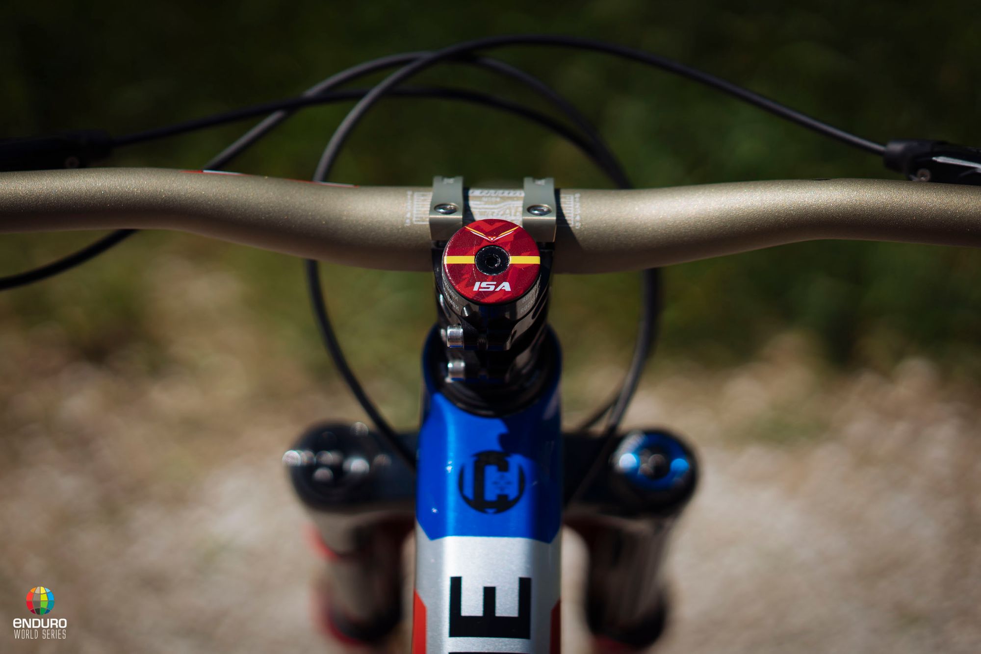 What handle bar widths do the top EWS Enduro and World Cup Downhill riders use?